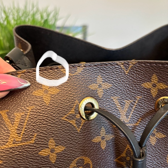 Louis Vuitton Neonoe - Picture 7 of 14